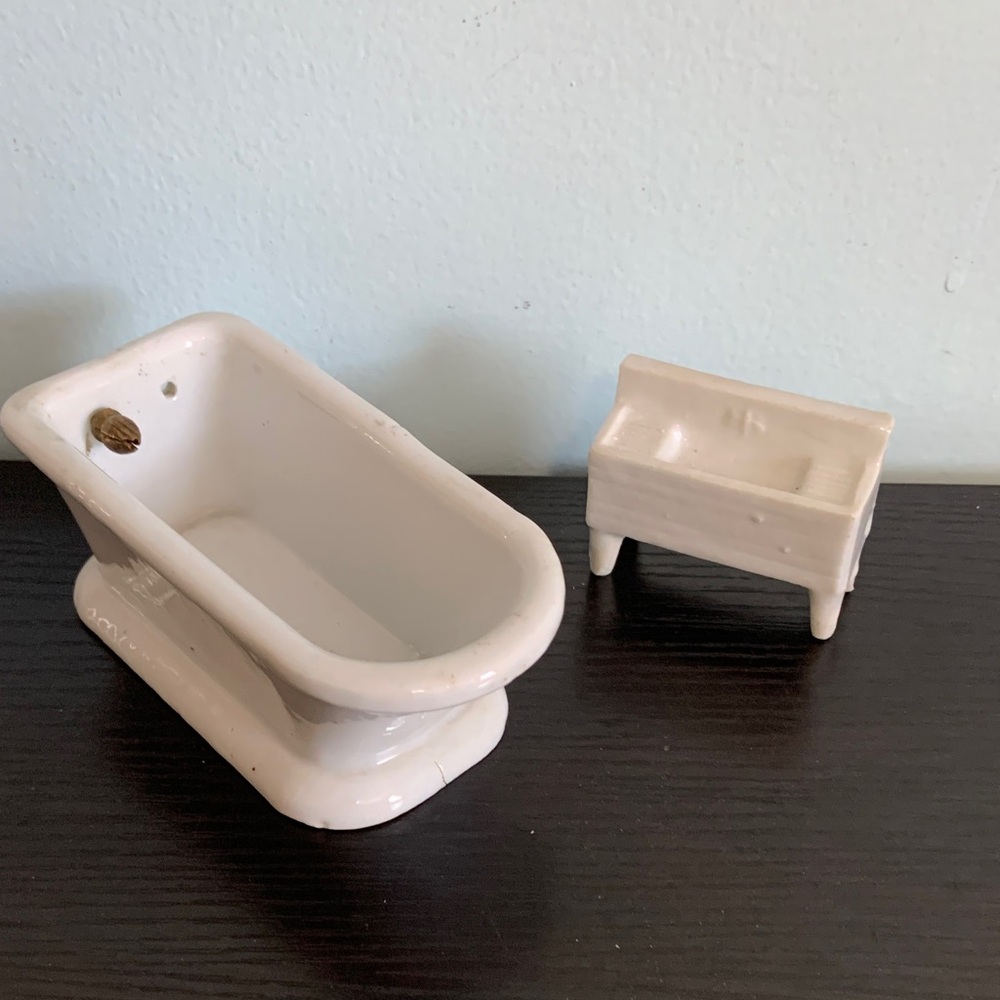 Porcelain Doll/Mini House Tub and Sink